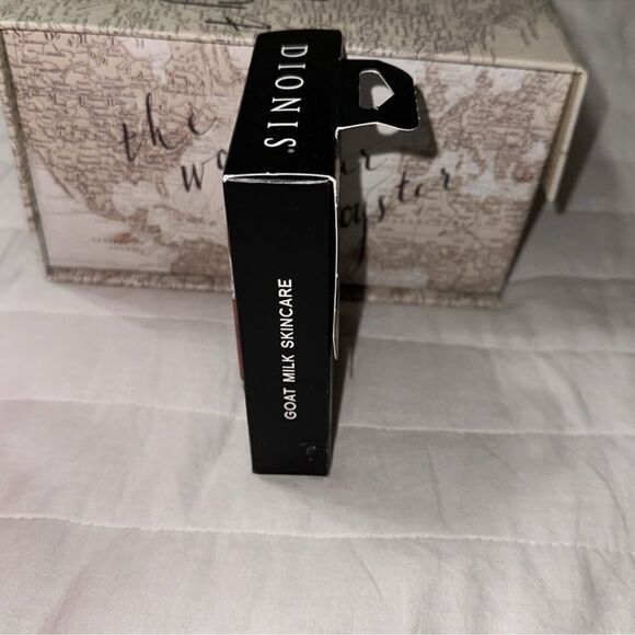 DIONIS Peppermint Twist Goat Milk Lip Balm & Hand Cream Gift Set - Picture 8 of 13